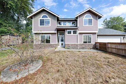 809 Woodford Ave N, Kent, WA 98031