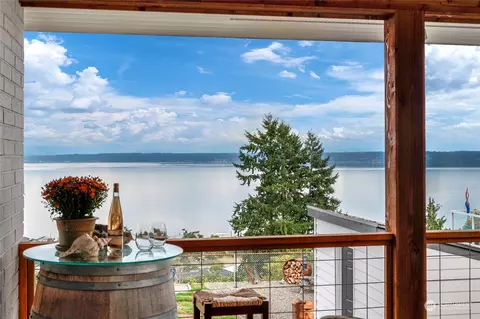 1429 Crestview Dr, Camano Island, WA 98282