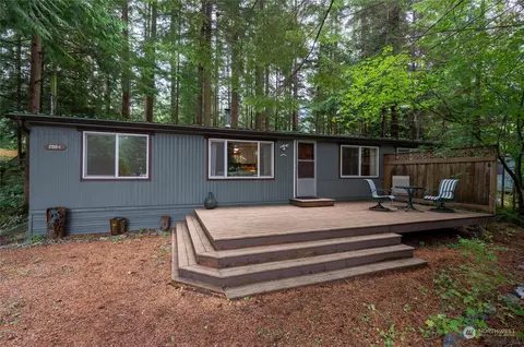 2081 Clear Valley Dr, Maple Falls, WA 98266