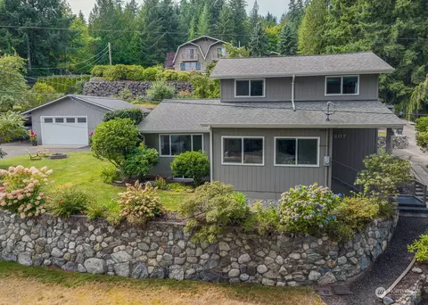 2207 Viking St W, Bremerton, WA 98312