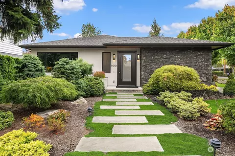 600 16th Ave W, Kirkland, WA 98033