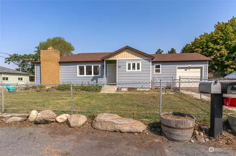331 1st St SE, East Wenatchee, WA 98802