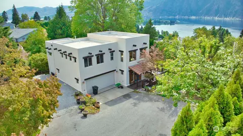 110 Division St, Manson, WA 98831