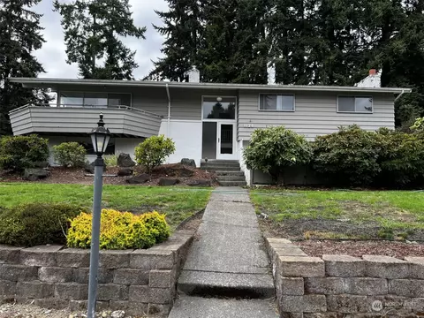 1126 Magnolia Dr, Fircrest, WA 98466