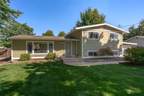 195 1st St SE, East Wenatchee, WA 98802