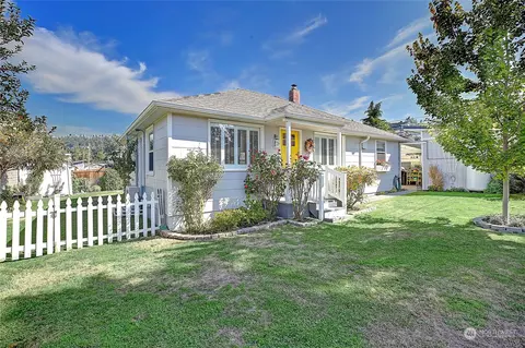 207 Tarragon Ave, Camano Island, WA 98282