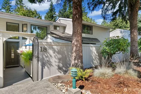 15800 Village Green Dr #18, Mill Creek, WA 98012