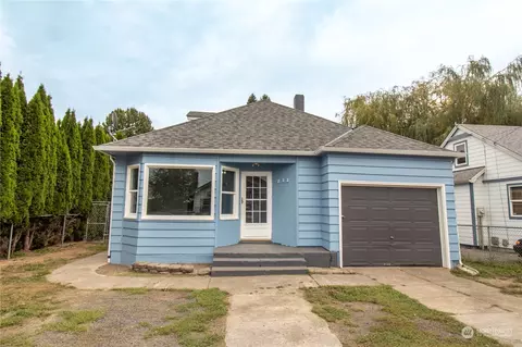 212 SE Kirby Ave, Castle Rock, WA 98611