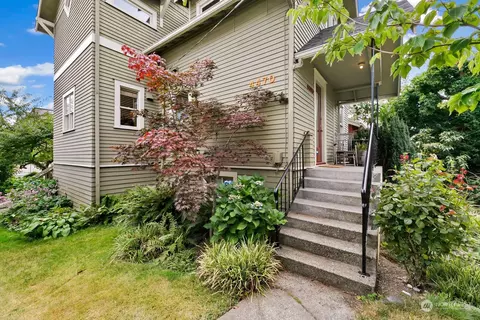 4470 Whitman Ave N, Seattle, WA 98103