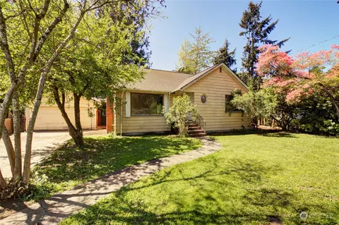 10733 17th Ave NE, Seattle, WA 98125