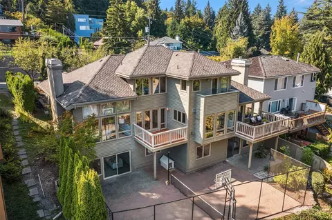 8924 45th Ave NE, Seattle, WA 98115