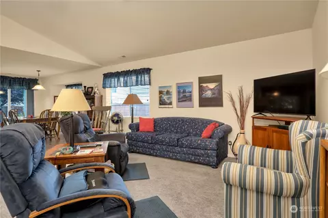1315 Daffodil Ave NE, Orting, WA 98360 photo 4