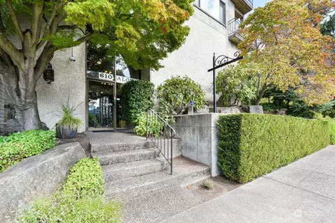 610 Aloha St #402, Seattle, WA 98109