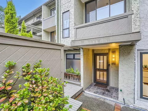 5888 NE Park Point Pl #A-101, Seattle, WA 98115