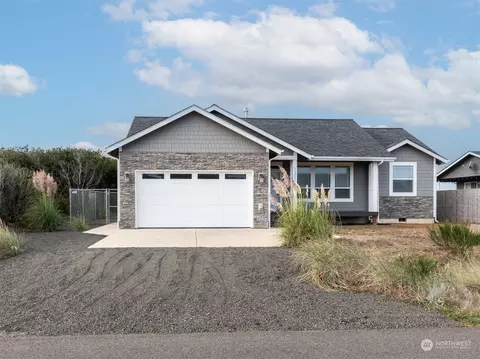 1385 SW Storm King Ave, Ocean Shores, WA 98569