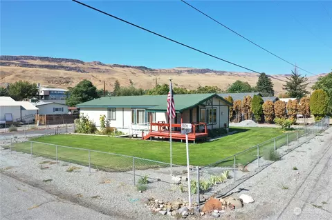 222 20th St, Bridgeport, WA 98813