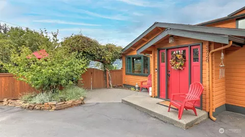 3720 Park Ave N, Renton, WA 98056