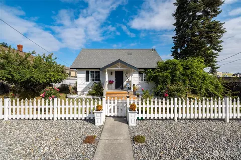 1010 21st St, Anacortes, WA 98221
