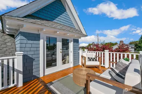 320 Garfield St, Seattle, WA 98109