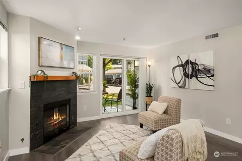 250 NW Dogwood St #E101, Issaquah, WA 98027