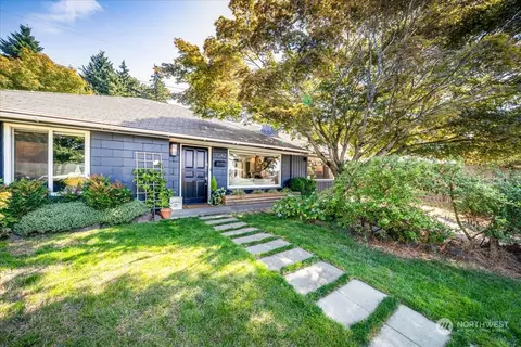 9242 24th Ave SW, Seattle, WA 98106
