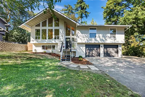 3304 NE Quinault Dr, Bremerton, WA 98311