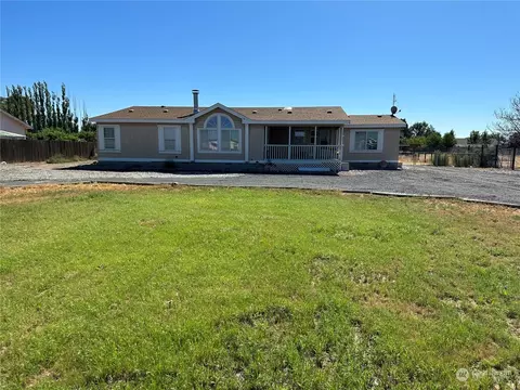 3367 Firouzi Dr NE, Moses Lake, WA 98837