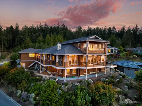 2818 17th St, Anacortes, WA 98221