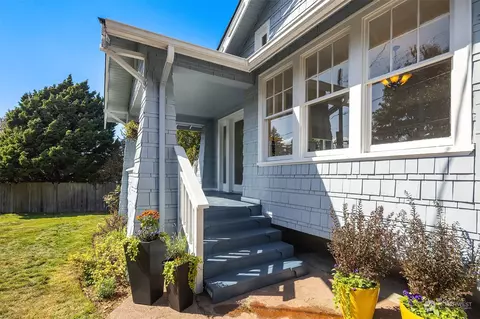 6976 Fauntleroy Way SW, Seattle, WA 98136