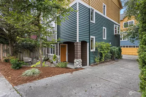 4517 NE 55th St, Seattle, WA 98105