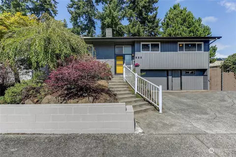 526 NE 124th St, Seattle, WA 98125