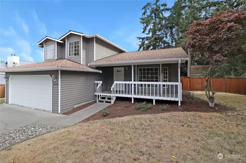 1660 SW Putnam Dr, Oak Harbor, WA 98277