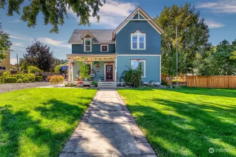 323 W 4th St, Waitsburg, WA 99361