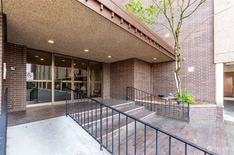 5915 Highway Pl #305, Everett, WA 98203