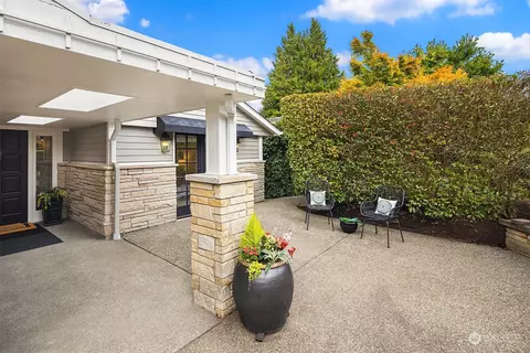 3439 Magnolia Blvd W, Seattle, WA 98199