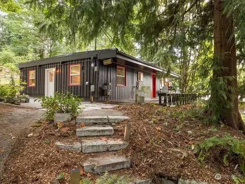 18430 47th Pl NE, Lake Forest Park, WA 98155
