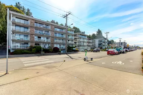 2104 Alki Ave SW #303, Seattle, WA 98116