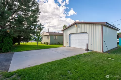 1016 S Grant St, Warden, WA 98857