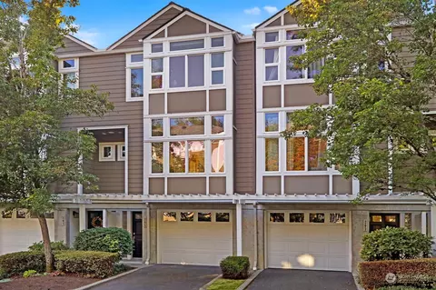 205 5th Pl S, Kirkland, WA 98033