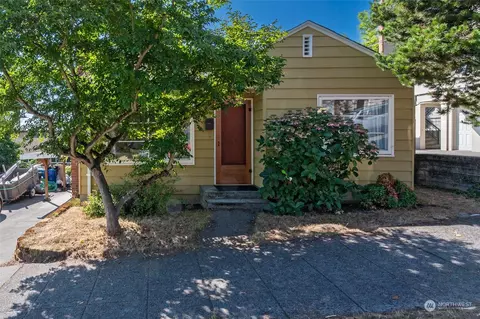 1015 N 40th St, Seattle, WA 98103