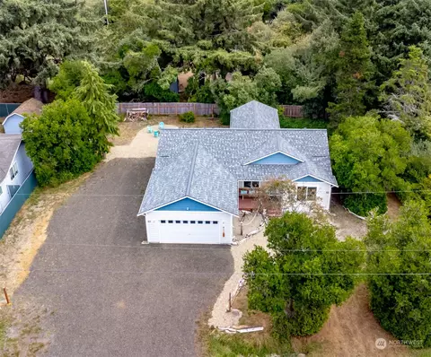 136 N Oar Loop NW, Ocean Shores, WA 98569