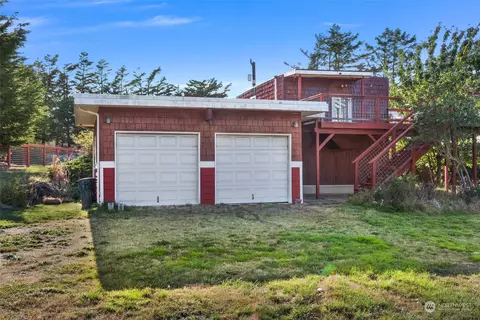 2379 Happy Ln, Oak Harbor, WA 98277