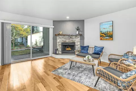 4200 Factoria Blvd SE #B8, Bellevue, WA 98006