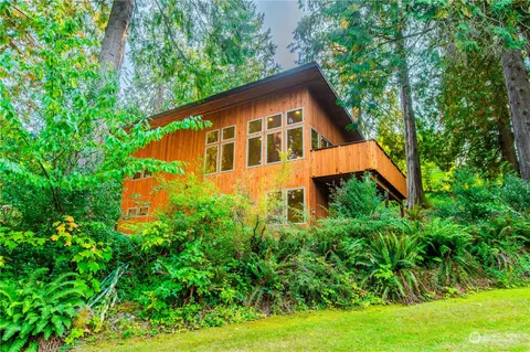 953 W Lake Samish Dr, Bellingham, WA 98229