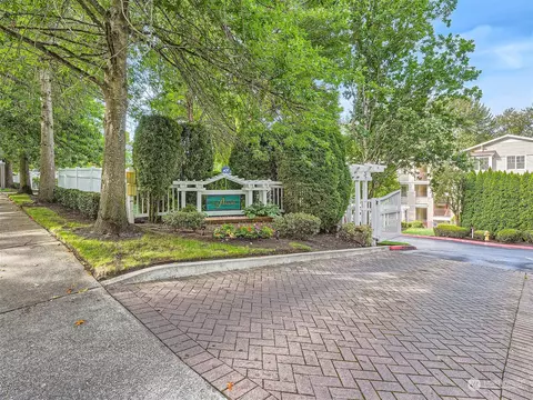 1709 134th Ave SE # 8, Bellevue, WA 98005