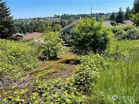 3309 Shorecliff Dr NE, Tacoma, WA 98422
