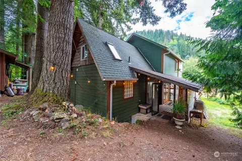 6381 Overland Trl, Maple Falls, WA 98266
