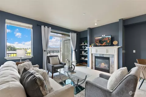 6800 132nd Pl SE #E203, Newcastle, WA 98059