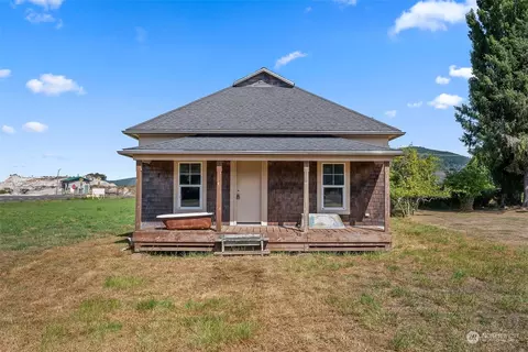 613 Oregon Ave, South Bend, WA 98586