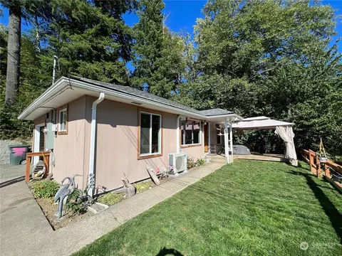 151 1st St, Morton, WA 98356